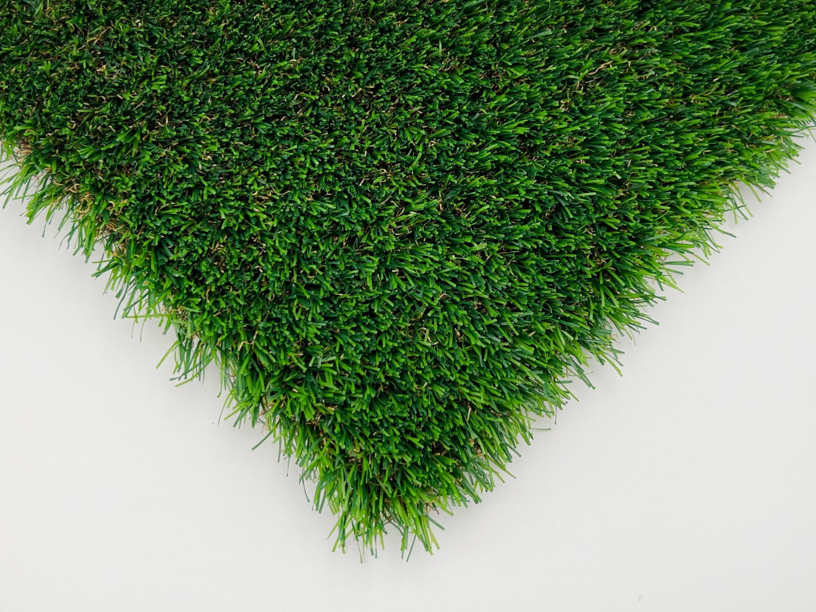 Forest Lux 35 Artificial Grass for Patios and Residential Gardens product image 2