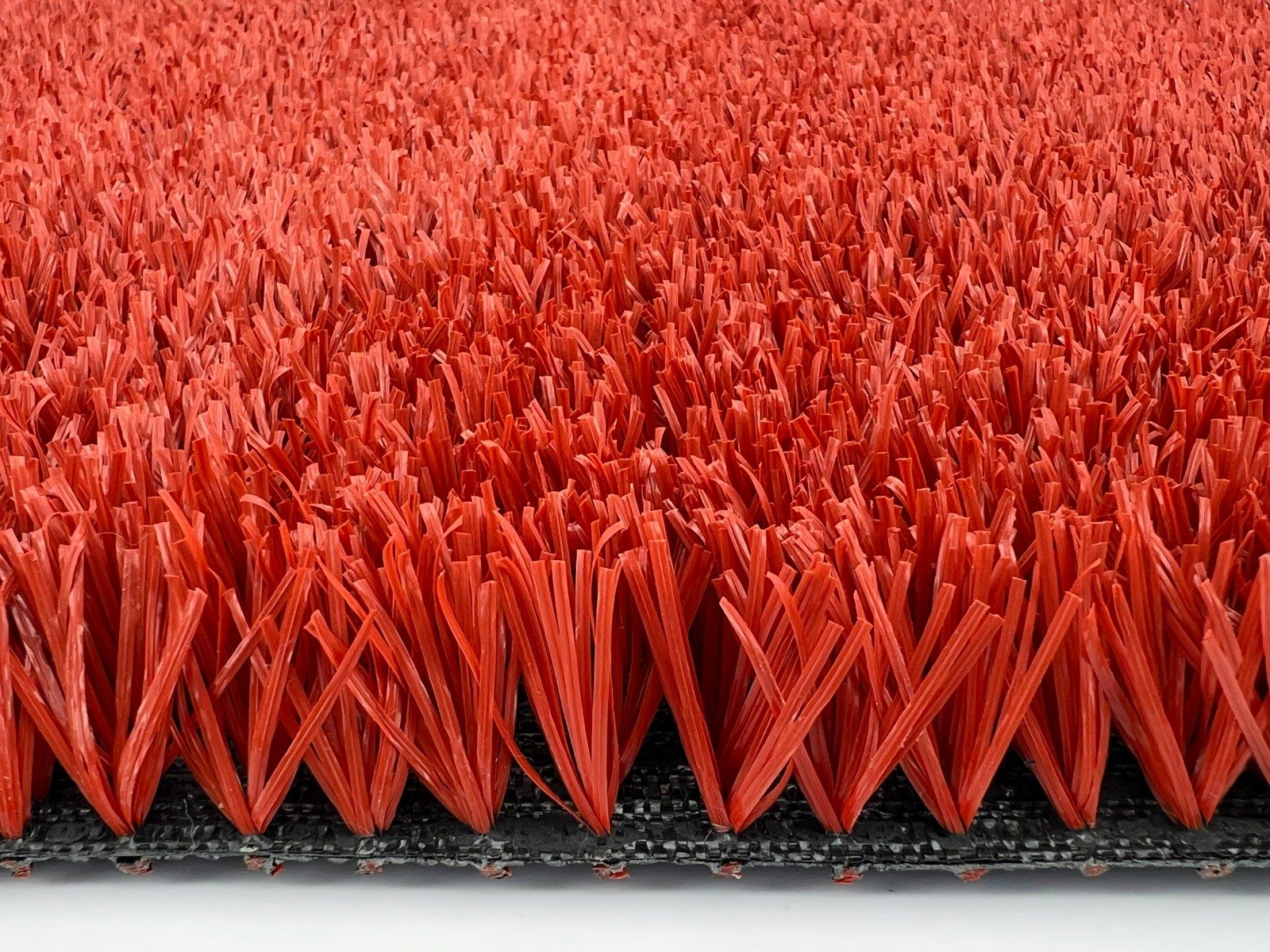 lvyin-runway-realistic-side-detail-artificial-turf-sand-infill