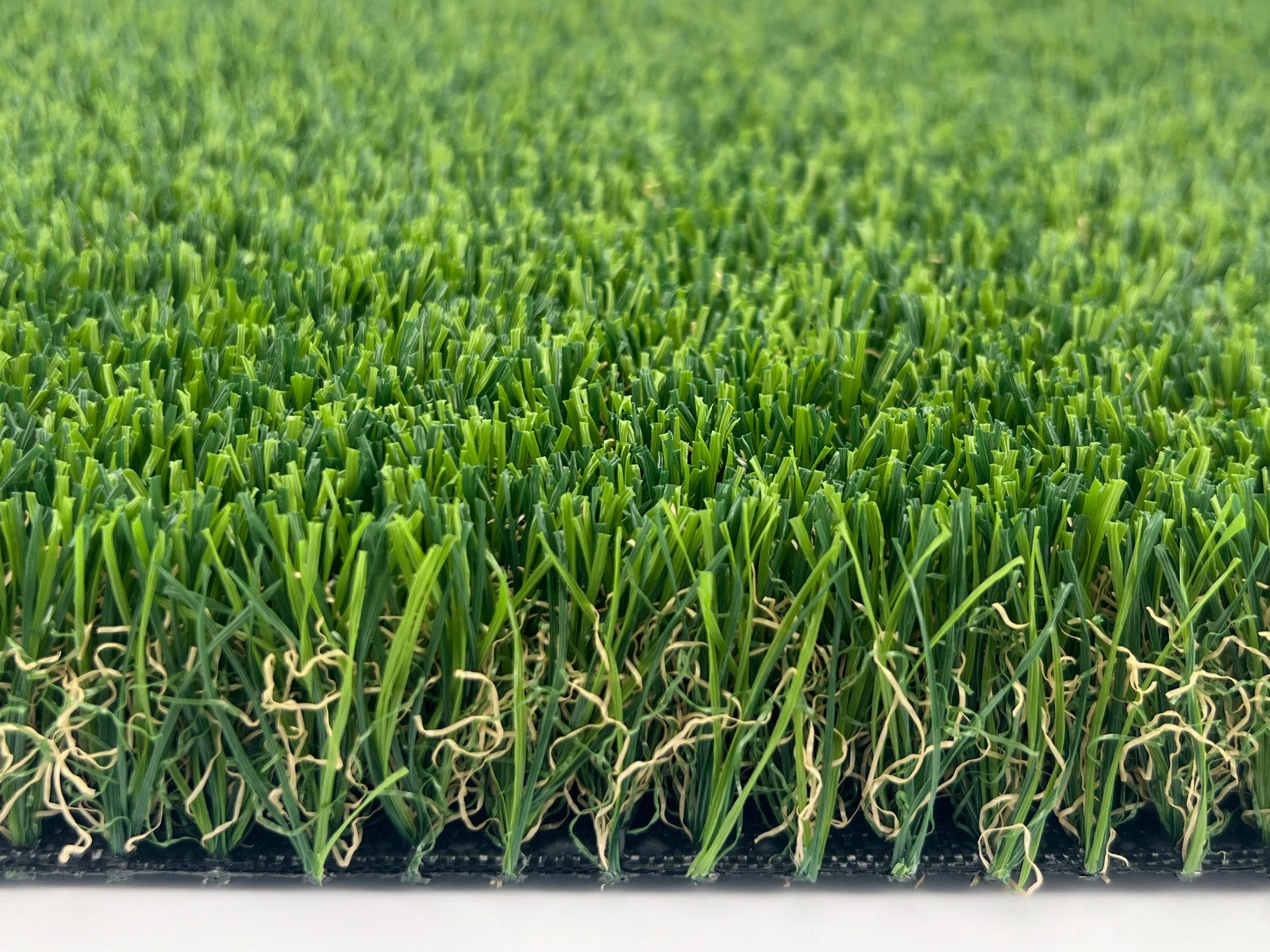 lvyin-valley-ridge-35mm-realistic-side-detail-artificial-turf-golf-landscape