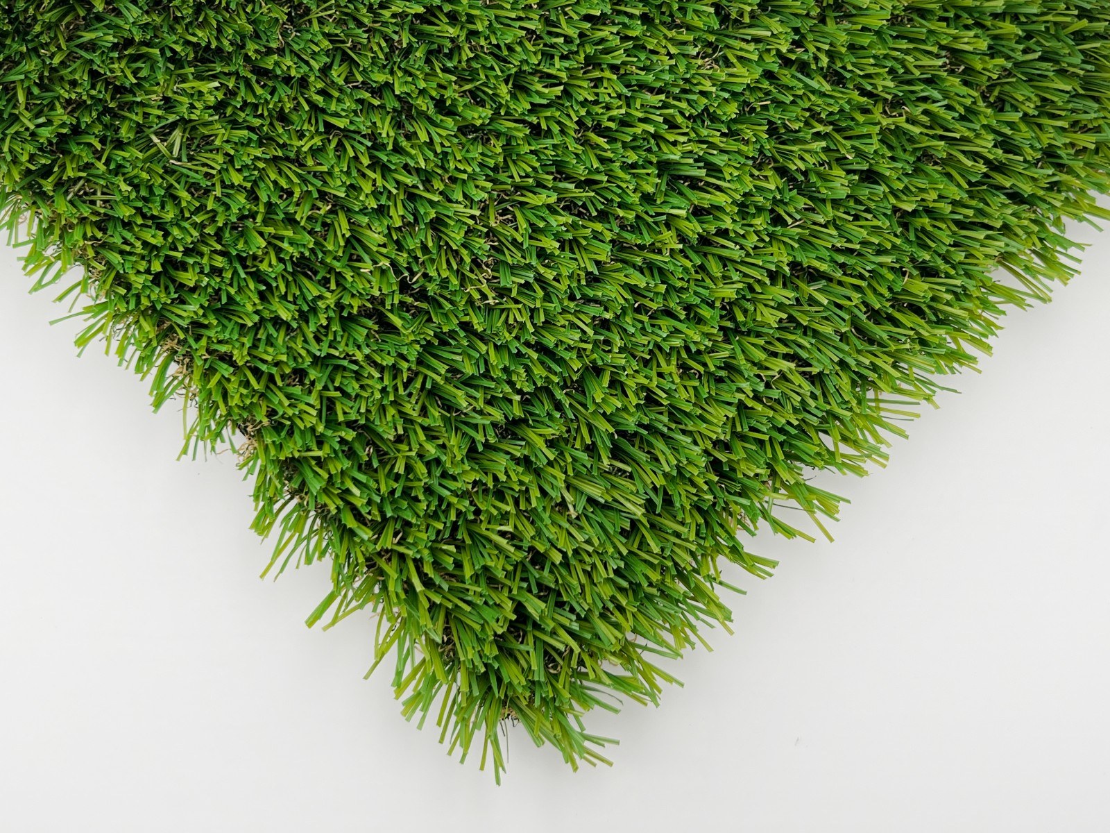 lvyin-valley-ridge-37mm-uv-resistant-dense-durable-pet-friendly-artificial-turf-corner